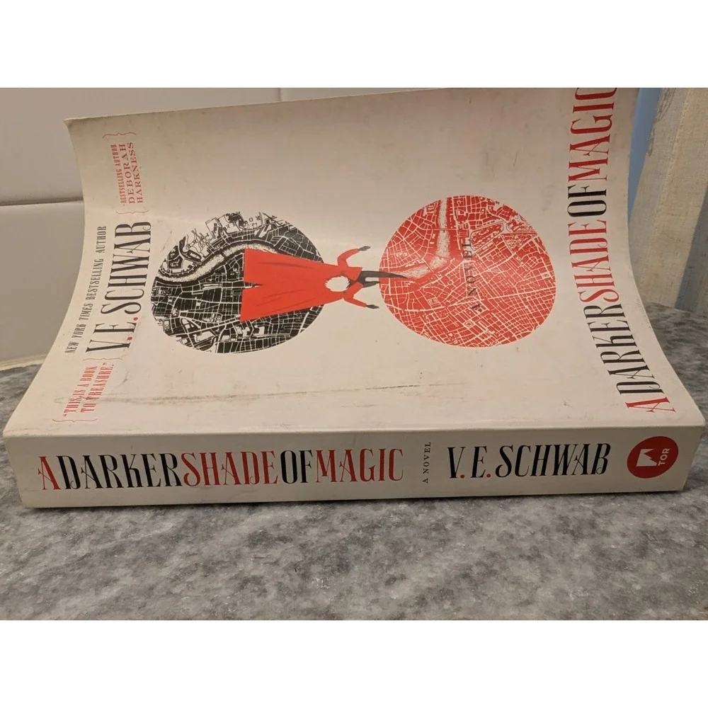 A Darker Shade Of Magic V.E.‎ Schwab Paperback